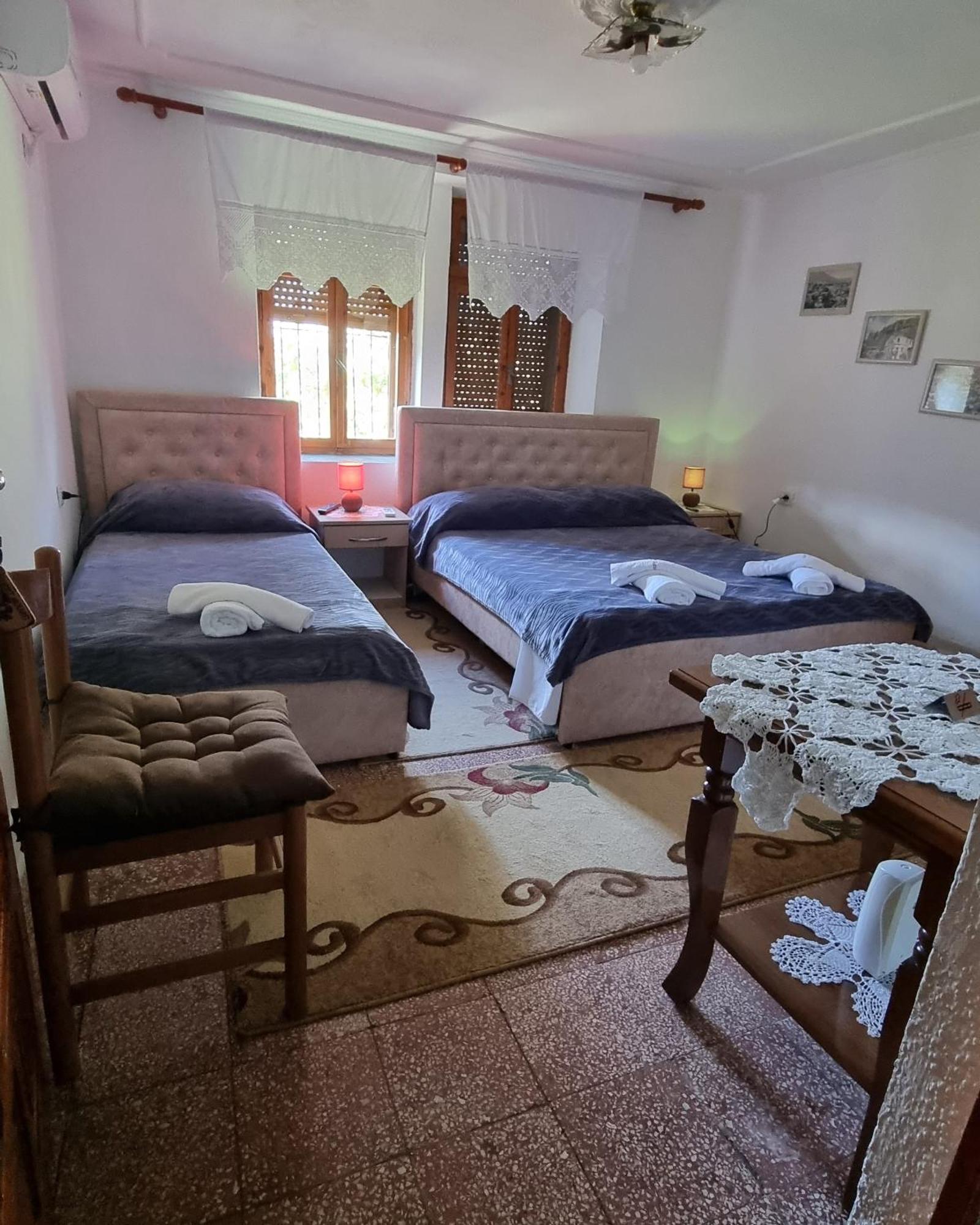 Guesthouse Arber Gjirokastër Exteriör bild