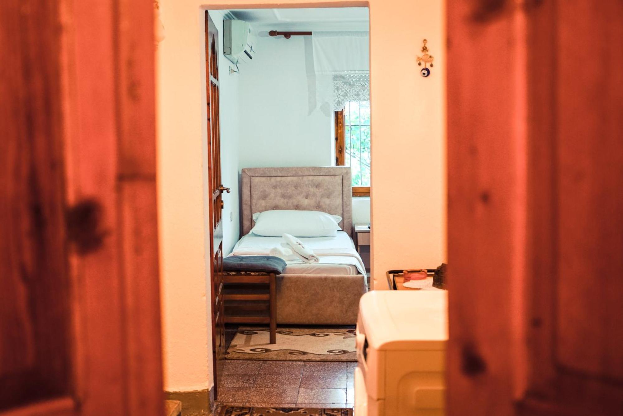 Guesthouse Arber Gjirokastër Exteriör bild