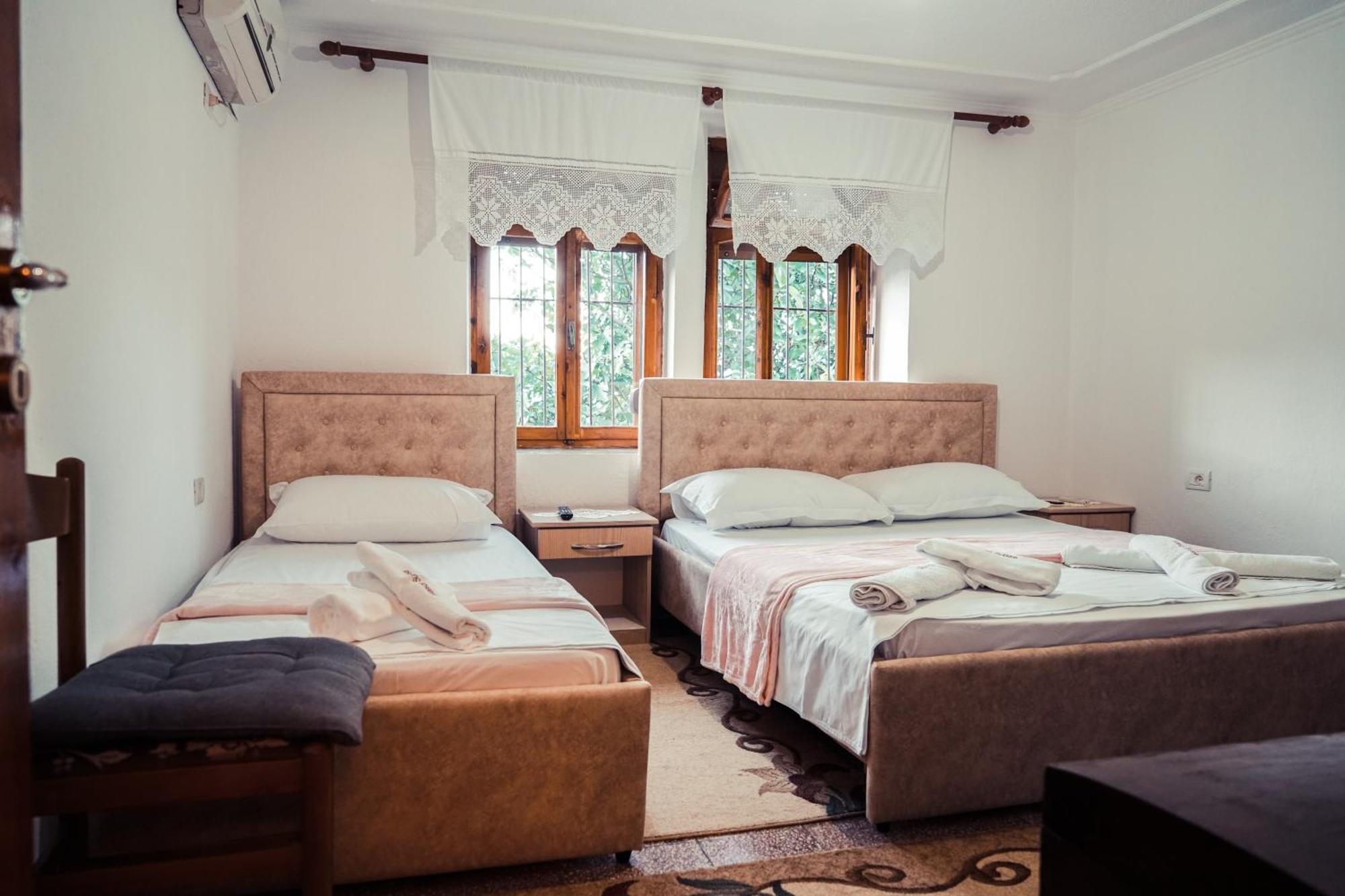 Guesthouse Arber Gjirokastër Exteriör bild