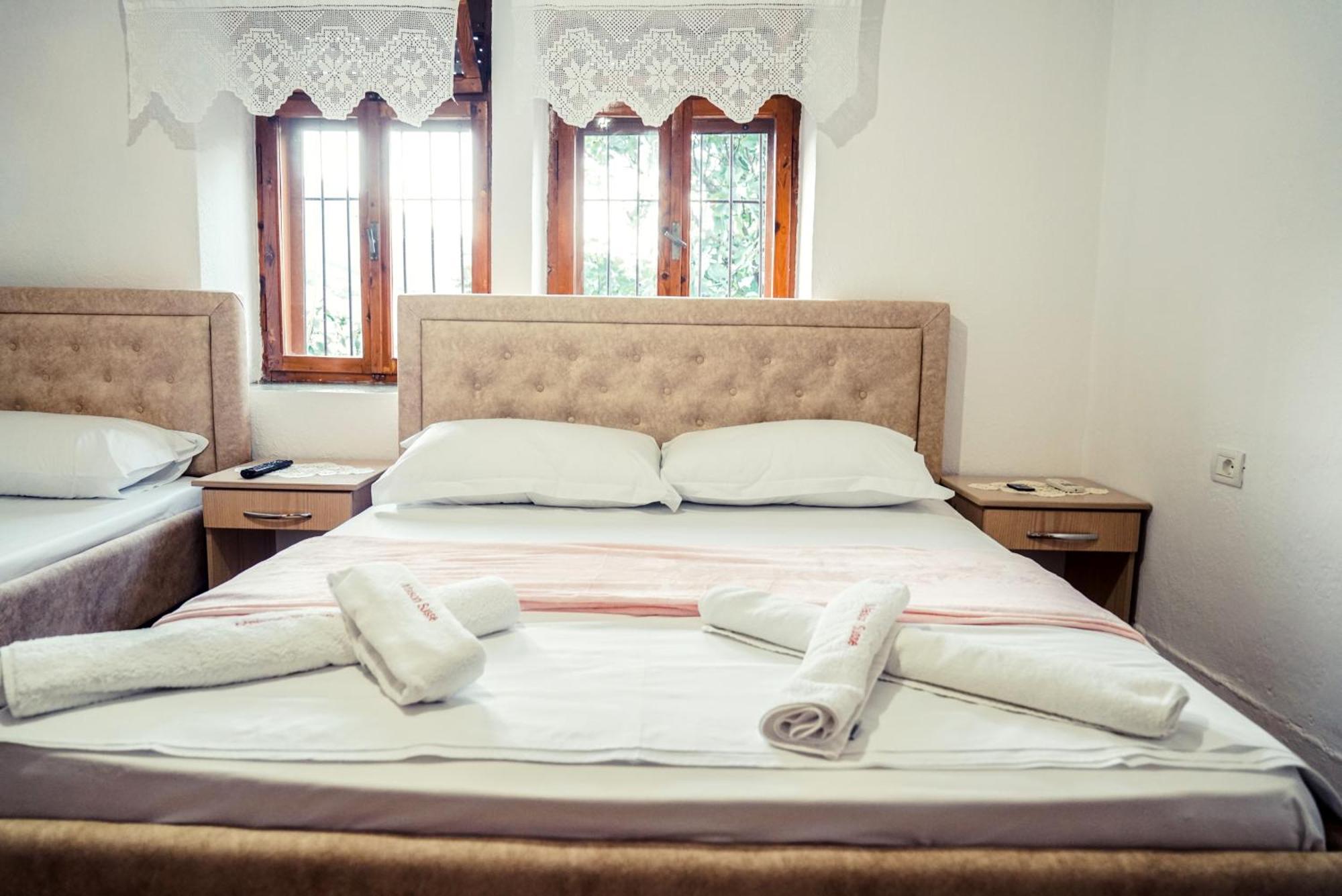 Guesthouse Arber Gjirokastër Exteriör bild
