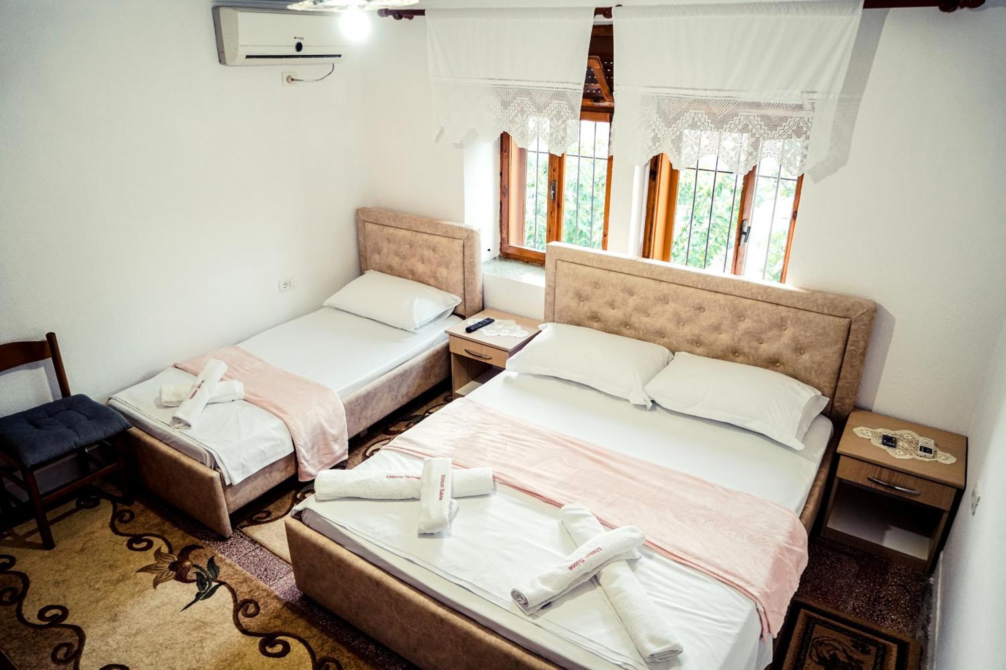 Guesthouse Arber Gjirokastër Exteriör bild