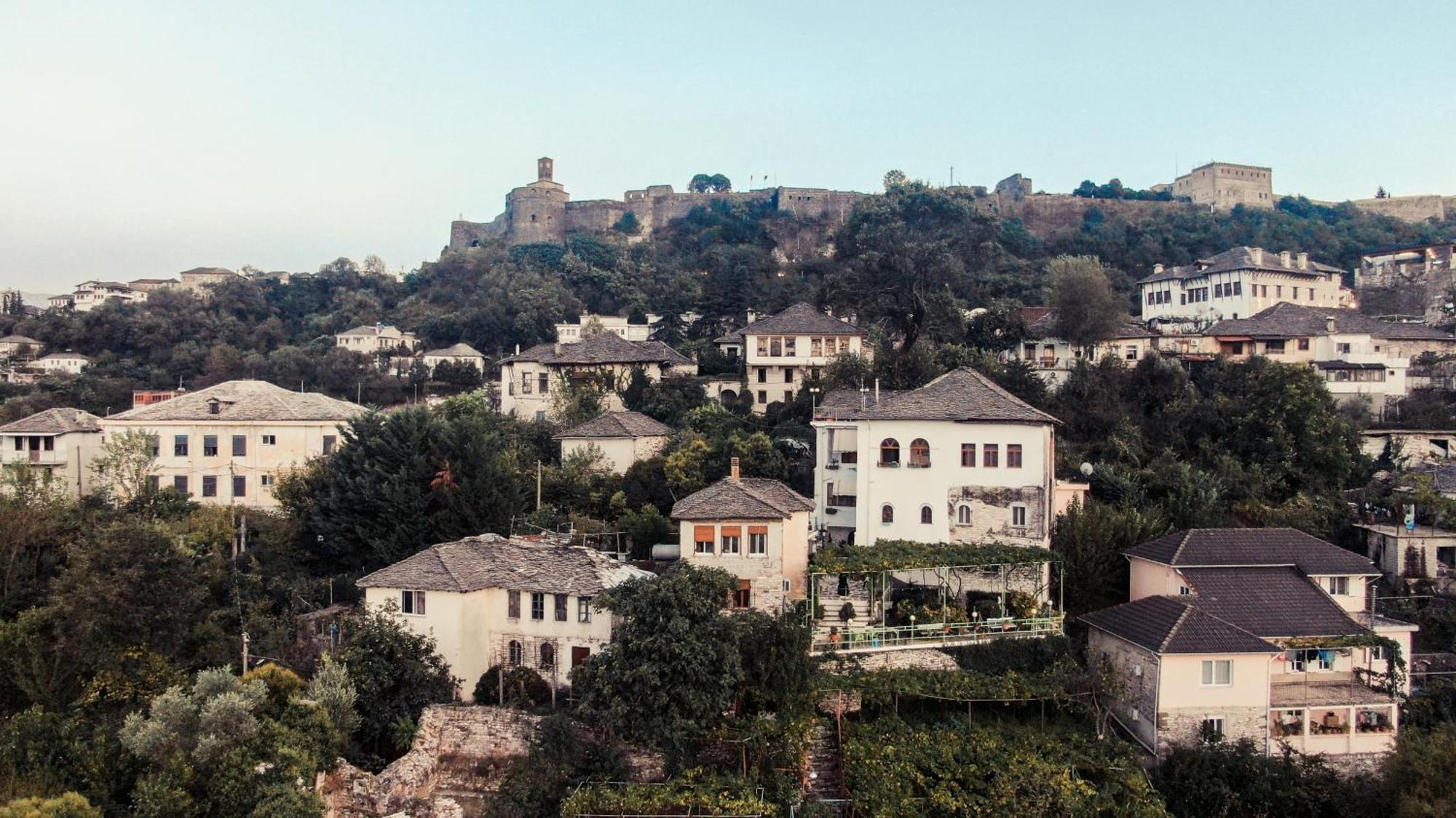 Guesthouse Arber Gjirokastër Exteriör bild