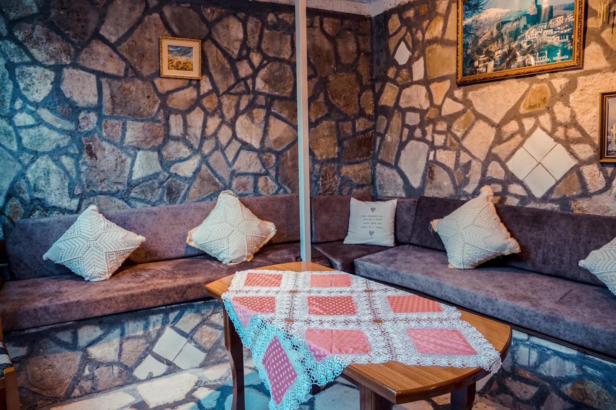 Guesthouse Arber Gjirokastër Exteriör bild