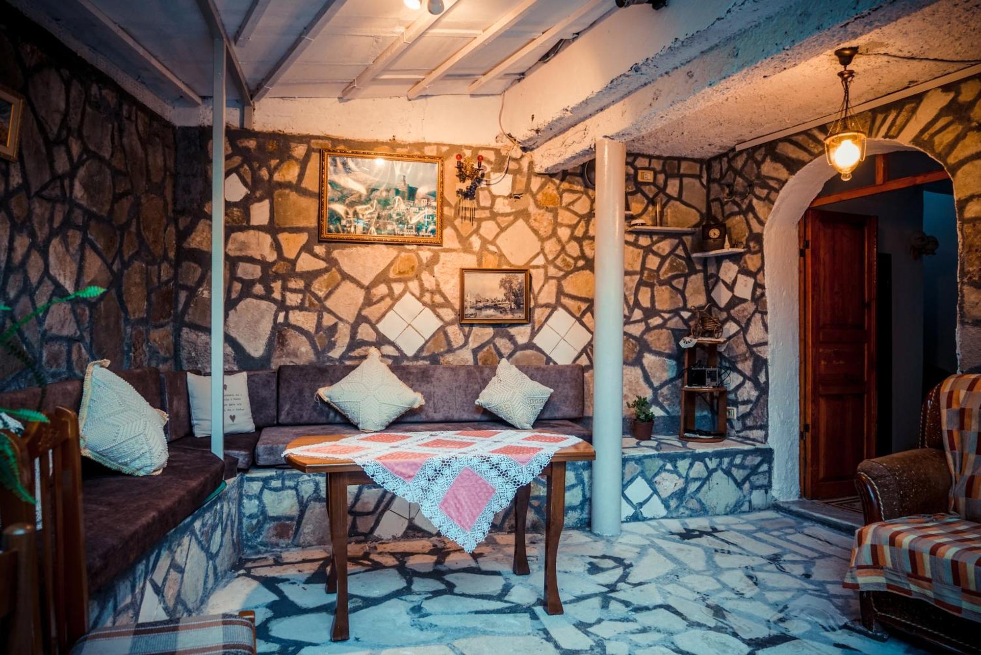 Guesthouse Arber Gjirokastër Exteriör bild