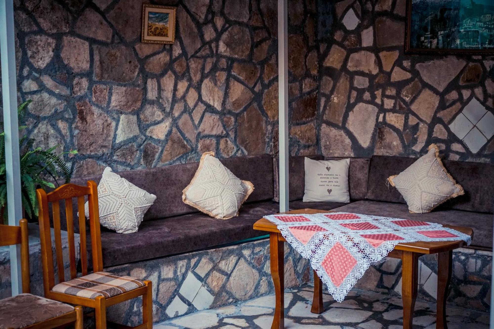 Guesthouse Arber Gjirokastër Exteriör bild